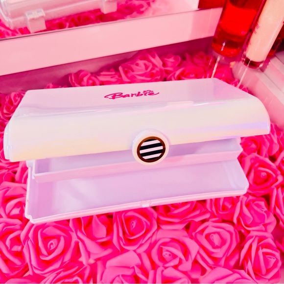 SOLD Barbie makeup case 🤍 - Picture 2 of 4